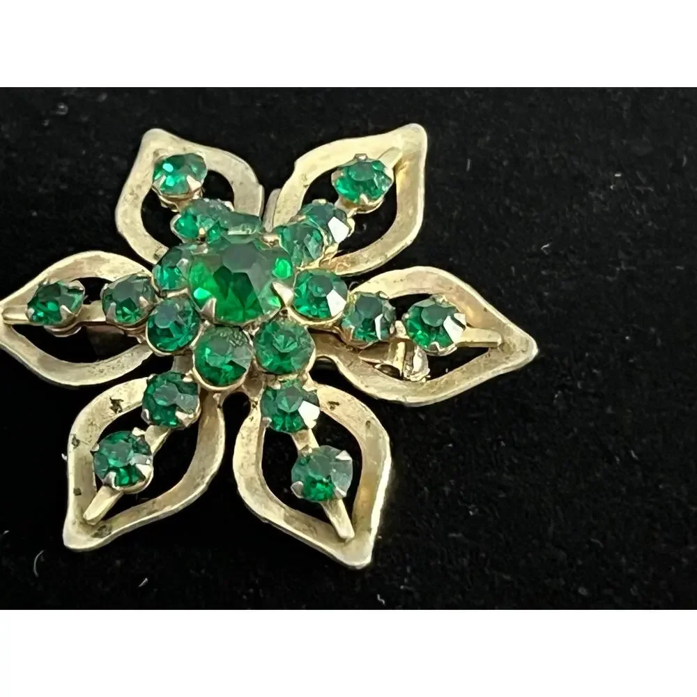 VTG Starburst Brooch Pendant Silver Tone Emerald Color Multi Faceted Rhinestones